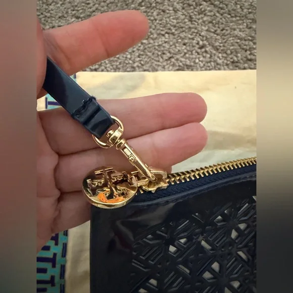 Tory Burch NWOT Blue Laser Cut Patent Leather Wristlet Pouch w/Tory dust bag - Picture 3 of 6